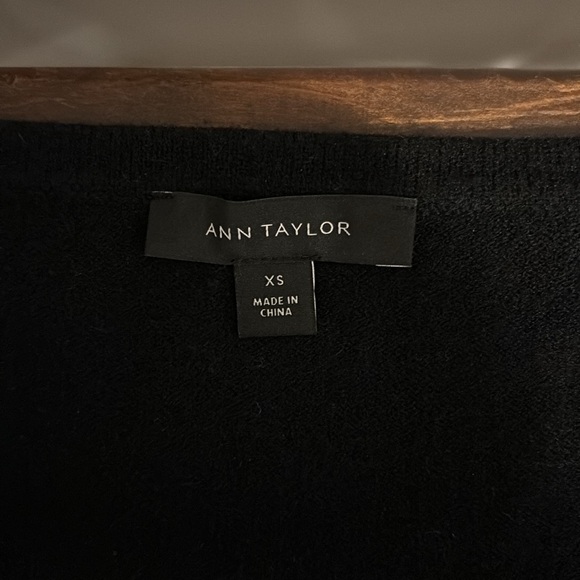 Ann Taylor Long Sleeve Cardigan Size XS - Picture 8 of 10